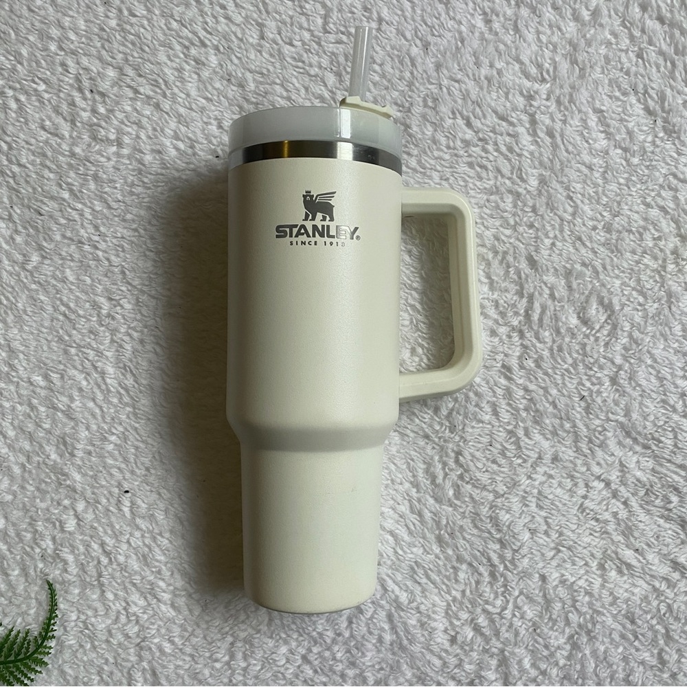Stanley | adventure quencher travel tumbler 40 oz cup in cream - Picture 2 of 6